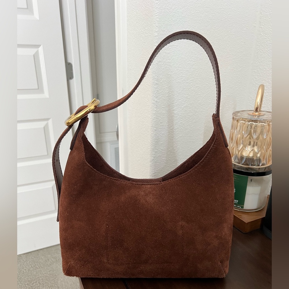 Madewell The Sculptural-Buckle Shoulder Bag in Suede - Picture 5 of 7